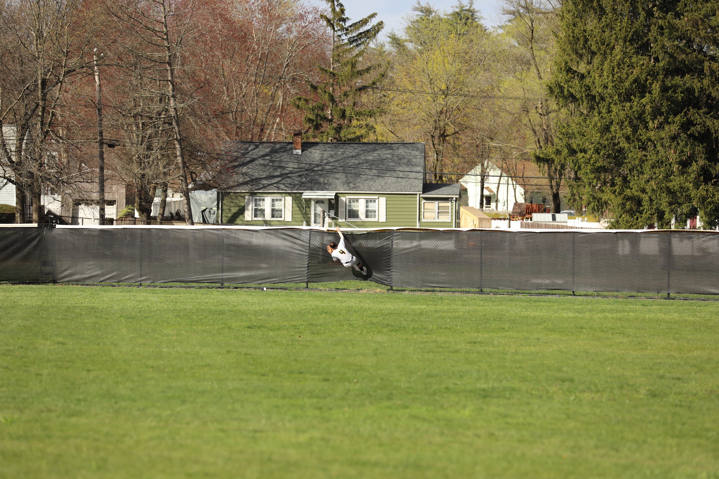 Ravens pitch past Baseball