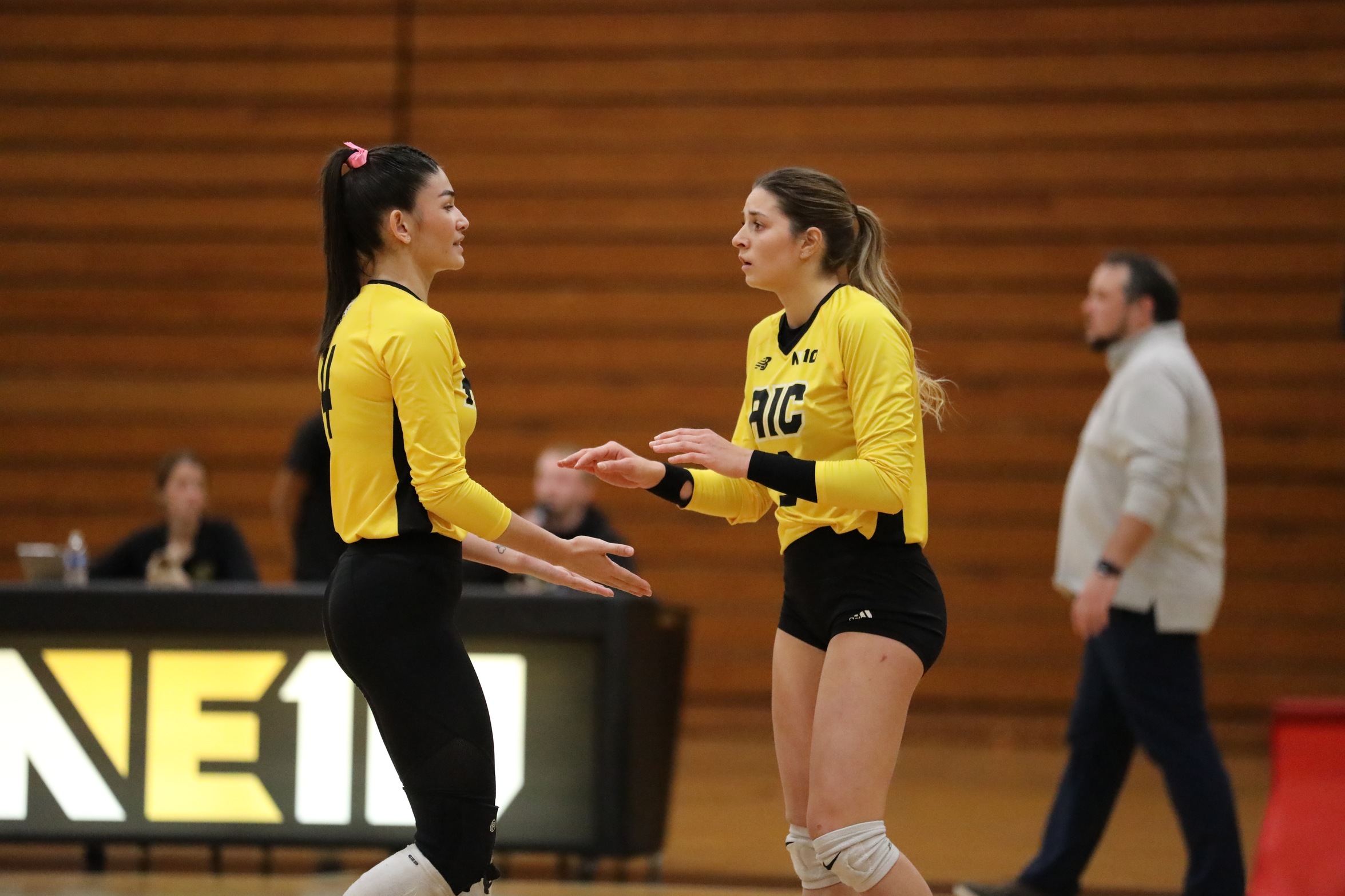 Women's Volleyball sweeps Assumption to earn Senior Night win